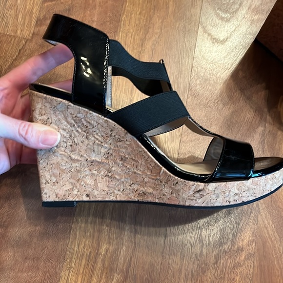Like new Adrienne Vittadini cork wedges - Picture 2 of 14